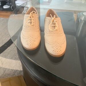 Studio Paolo Cream Wingtip Brogue Lace-Up Flats